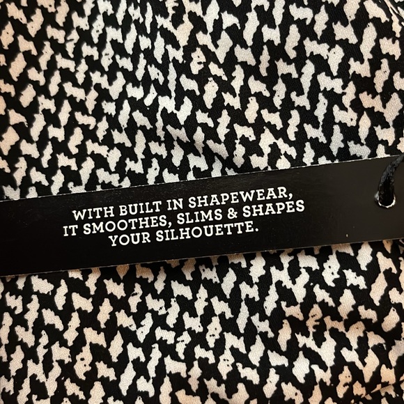 NEW Size 2 White House Black Market Instantly Slimming Black/White Sheath Dress - Picture 10 of 10